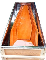 Деревянный гроб внутри цинкового контейнера
